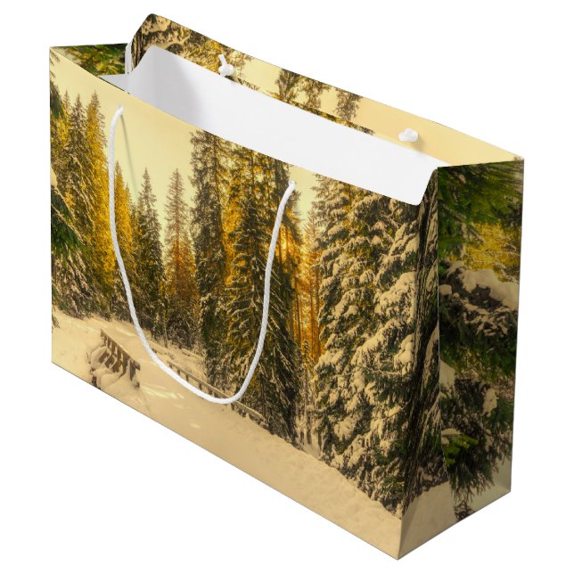 Schneebedeckte Pinienwälder Foto Große Geschenktüte (Vorderseite Schrägansicht)