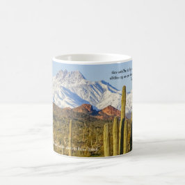Schneebedeckte vier Gipfel Berg Saguaro Kaktus Kaffeetasse
