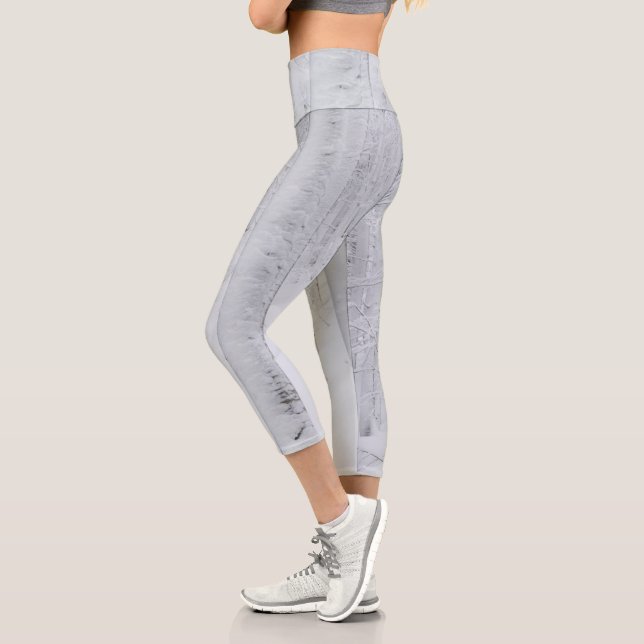 Schneebedeckte Waldwunder Capri Leggings (Links)