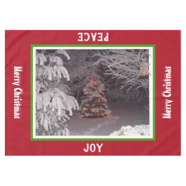 Schneebedeckte Weihnachtsbaumleuchten rot grünes M Tischdecke