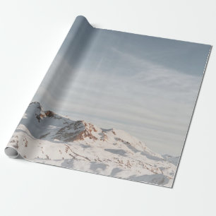 SCHNEEBEDECKTER BERG BEI TAGESLICHT GESCHENKPAPIER