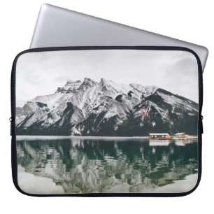 SCHNEEBEDECKTER BERG LAPTOPSCHUTZHÜLLE