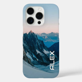 Schneebedeckter Berg unter knackigem Himmel iPhone 16 Pro Hülle