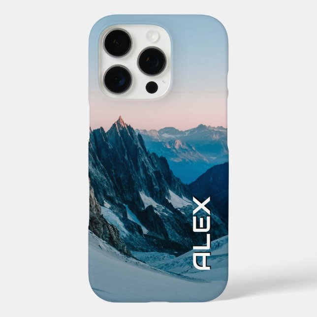 Schneebedeckter Berg unter knackigem Himmel iPhone 16 Pro Hülle (Rückseite)
