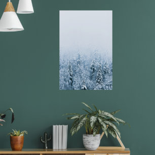Schneebedeckter Buchenwald im Nebel Poster