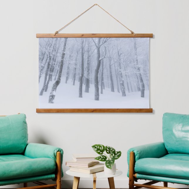 Schneebedeckter gefrorener Wald im Winter Wandteppich Mit Holzrahmen (Wohnzimmer)