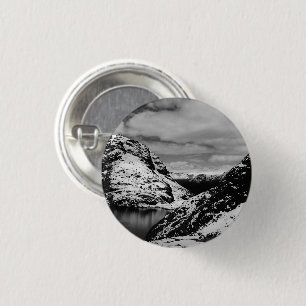 Schneebedeckter See Wolken Landschaftsfoto Pin Button