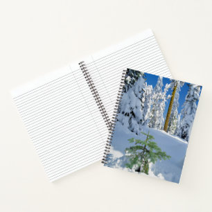Schneebedeckter Wald in Oregon Notizbuch
