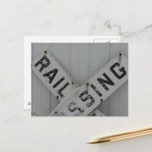 Schneebedecktes Bahnübergangsschild Postkarte