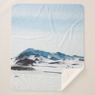 SCHNEEBEDECKTES LAND WÄHREND DER TAGESZEIT SHERPADECKE