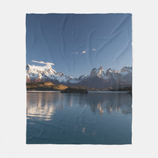 SCHNEEBERG IN REFLEKTIVER FOTOGRAFIE FLEECEDECKE