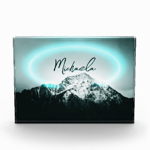 Schneeberg mysteriös blaues Neonlicht-Monogramm Fotoblock