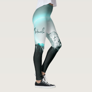 Schneeberg mysteriös blaues Neonlicht-Monogramm Leggings