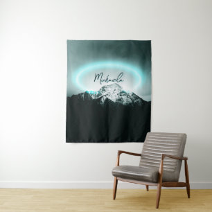Schneeberg mysteriös blaues Neonlicht-Monogramm Wandteppich