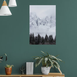 Schneeberge und Fichtenwald Poster