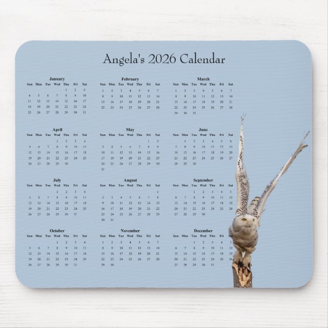 Schneeeule im Flug – 2026 Kalender Mousepad (Vorne)