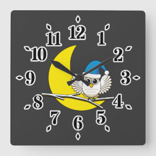 Schneeeule in der Winternacht des Neumonds Quadratische Wanduhr
