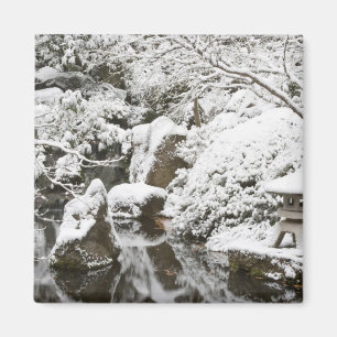 Schneefall im Portland Japanese Garden, 2 Magnet