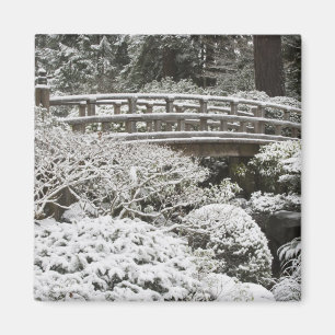 Schneefall im Portland Japanese Garden, Magnet