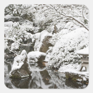 Schneefall in Portland Japanese Garden, 2 Quadratischer Aufkleber