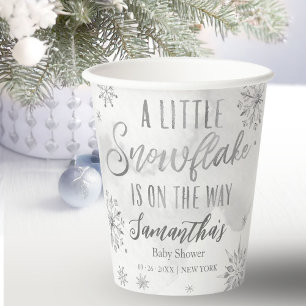 Schneeflocke ist auf dem Weg Babydusche Pappbecher