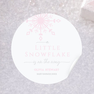 Schneeflocke ist auf dem Weg Winter-Baby-Party Runder Aufkleber