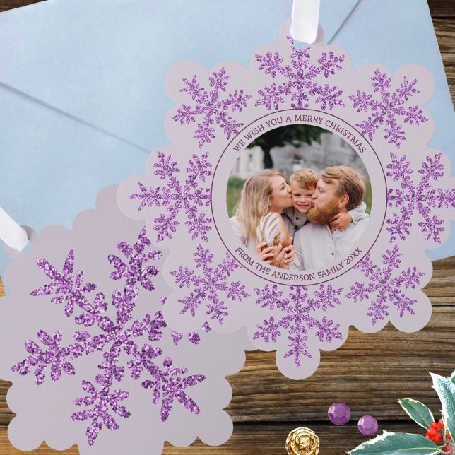 Schneeflocke Lila Glam Niedliches Foto Weihnachten Ornament Karte (These ornament Christmas cards in purple with snowflakes & your photo & text are easy to personalize)