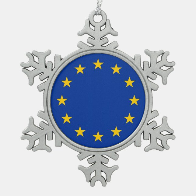 Schneeflocke mit europäischer Gewerkschaft-Flagge Schneeflocken Zinn-Ornament (Vorderseite)
