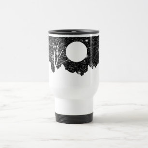 Schneeflocken auf mondbeleuchteten Tasse