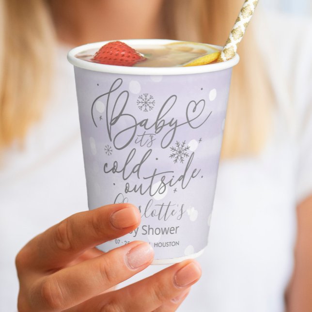 Schneeflocken Baby Es ist kalt draußen Babydusche Pappbecher (Von Creator hochgeladen)