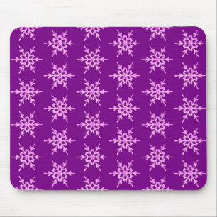 Schneeflocken, blassorchide Kristalle auf lila Mousepad