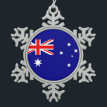Schneeflocken mit australischer Flagge Zinn-Ornament<br><div class="desc">Erleben Sie Ihr Urlaubshocor mit den lebhaften Farben Australiens mit diesem exquisiten Schneeflockendekor unter der Flagge Australiens! Mit viel Liebe zum Detail und erstklassigen Materialien kombiniert dieses Ornament Beständigkeit mit Schönheit und macht es zu einer perfekten Ergänzung zu Ihren saisonalen Verzierungen. Das aufwändige Design zeigt stolz die ikonischen Farben der...</div>