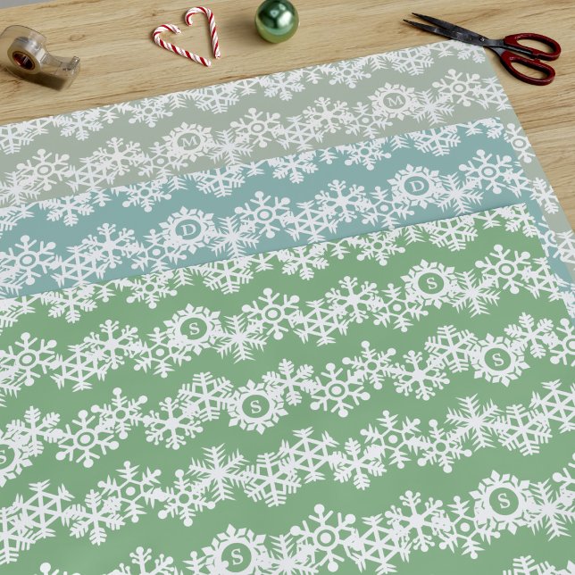 Schneeflocken-Papiertücher für Monogramm-Pastellpa Geschenkpapier Set (A trio of Nordic pastel snowflake pattern wrapping paper sheets with space for your initials)