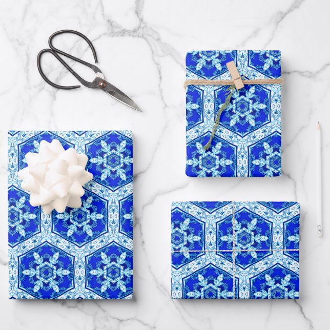 Schneeflocken Quit Pattern - Kobalt Blau und Weiß Geschenkpapier Set (Vorderseite)