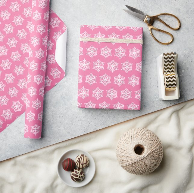 Schneeflocken Rosa und weiße Weihnachten Geschenkpapier (Kunsthandwerk)