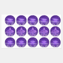 Schneeflocken und Lila Fleur-de-lis-Labels
