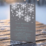 Schneeflocken und Sterne Einladung Hochzeit, grau<br><div class="desc">Feiern Sie Ihre Liebe in einem Winterwunderland mit diesen Grauschneeflocken und Sternen Einladung zum Hochzeitsfeiern, ideal für Hochzeiten und Weihnachtsfeiern. Dieses bezaubernde Design besticht durch zarte hängende Schneeflocken und eine Schneeflocke, das Set vor dem Hintergrund funkelnder weißer Sterne, die den Zauber einer schneebedeckten Nacht wecken. Die Einladung mit eleganter Schrift...</div>