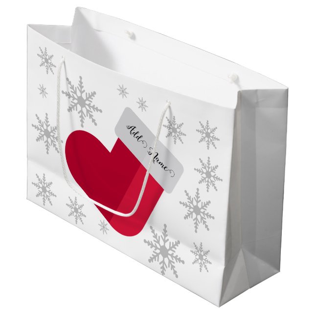 Schneeflocken und Weihnachts-Strumpf Name hinzufüg Große Geschenktüte (Vorderseite Schrägansicht)