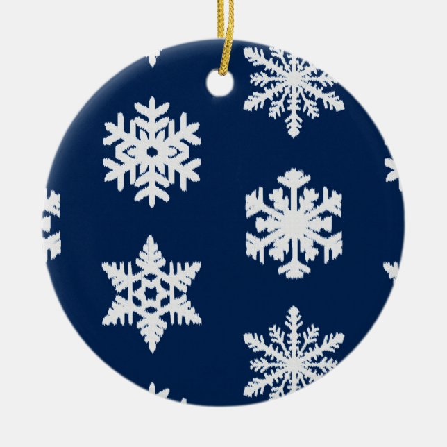 Schneeflocken von Ikat - Weiß und Dunkelblau Keramik Ornament (Vorne)