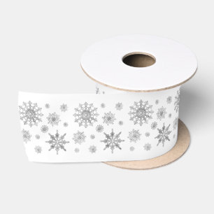 Schneeflockenmuster in Silbergrau Satinband