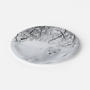 Schneefuchs im Winterwald Pappteller