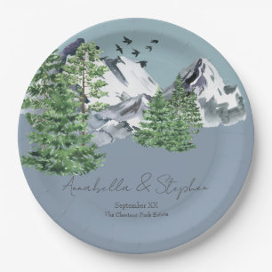 Schneelandschaft Kiefernwald auf staubigem Blau Pappteller