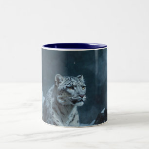 Schneeleopard und Vollmond Zweifarbige Tasse