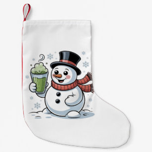 Schneemann hält Matcha-Getränk Weihnachten Kleiner Weihnachtsstrumpf
