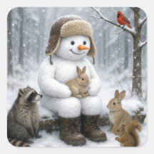 Schneemann im Winterwald mit tierischen Freunden