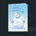 Schneemann-Märchenland von der neuen Feiertagskarte<br><div class="desc">Niedlicher kleiner Snowman mit blauem Winterhut und Handschuhe als empfindliche Schneeflocken fallen durch den blauen Himmel ist ein herrlicher Weihnachtsentwurf für Grüße von Ihrer neuen Adresse.  Sie genießen möglicherweise auch,  die Briefmarken und Geschenke zusammenzubringen,  die in meinem Speicher verfügbar sind.  Ursprüngliche Kunst und Entwurf durch Anura entwerfen Studio 2010.</div>