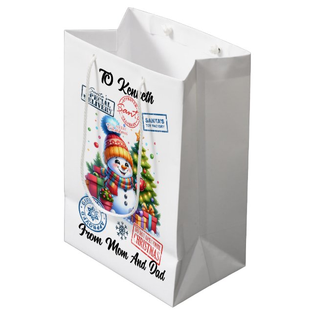 Schneemann mit Geschenken und Urlaubsaufklebern Mittlere Geschenktüte (Vorderseite Schrägansicht)