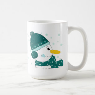 Schneemann mit türkisfarbenem Hut und Schal Kaffeetasse