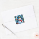 Schneemann mit Weihnachtsdeko -  Quadratischer Aufkleber<br><div class="desc">Ein niedlicher Schneemann vor einer hübschen Weihnachtsdeko. Mit Tannenzweigen und Christbaumkugeln.
Dir gefällt das Design,  aber nicht das Produkt? Einfach Design auf ein anderes Produkt ziehen,  evtl. kurz anpassen,  fertig!</div>
