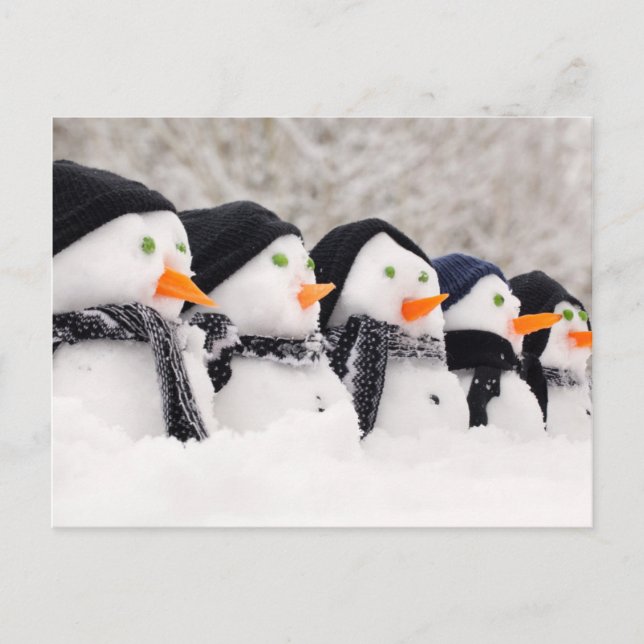 Schneemänner Nah in einer Reihe Postkarte (Vorderseite)